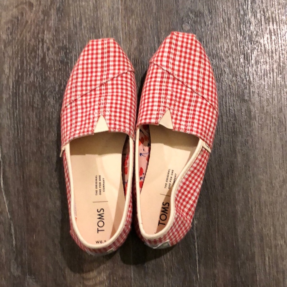 Red gingham Toms